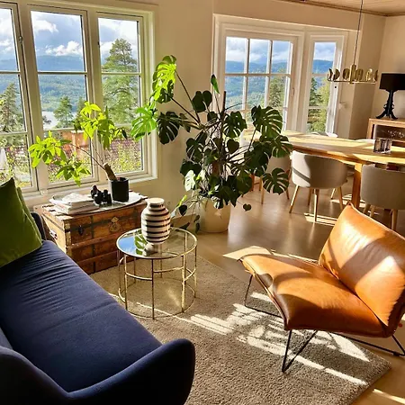 Charming With Great Views In Holmenkollen 빌라 *