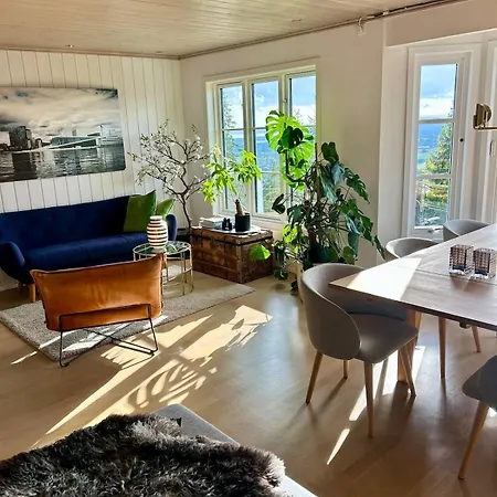 Charming With Great Views In Holmenkollen * 오슬로