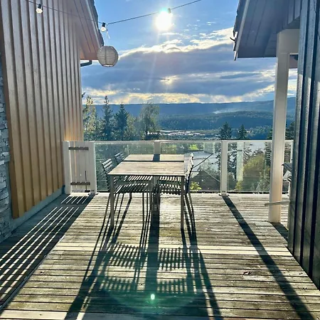 Charming With Great Views In Holmenkollen 오슬로