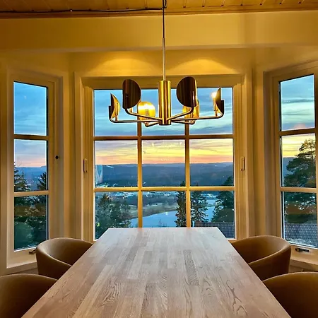 Charming With Great Views In Holmenkollen 빌라